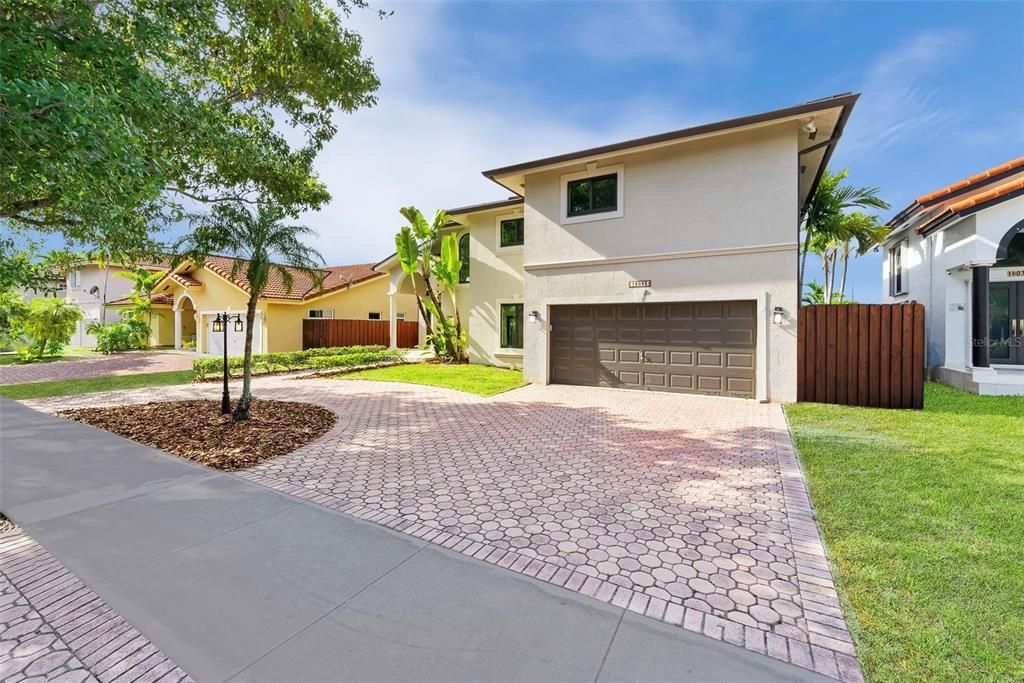 Active With Contract: $895,500 (5 beds, 3 baths, 2328 Square Feet)