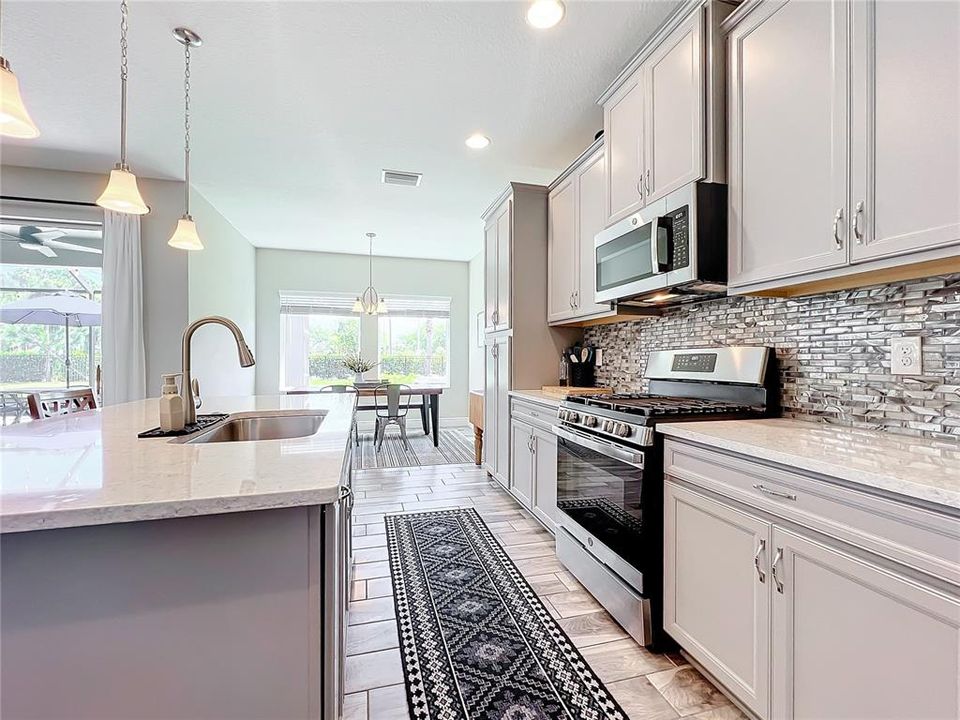 Active With Contract: $519,000 (4 beds, 2 baths, 2484 Square Feet)