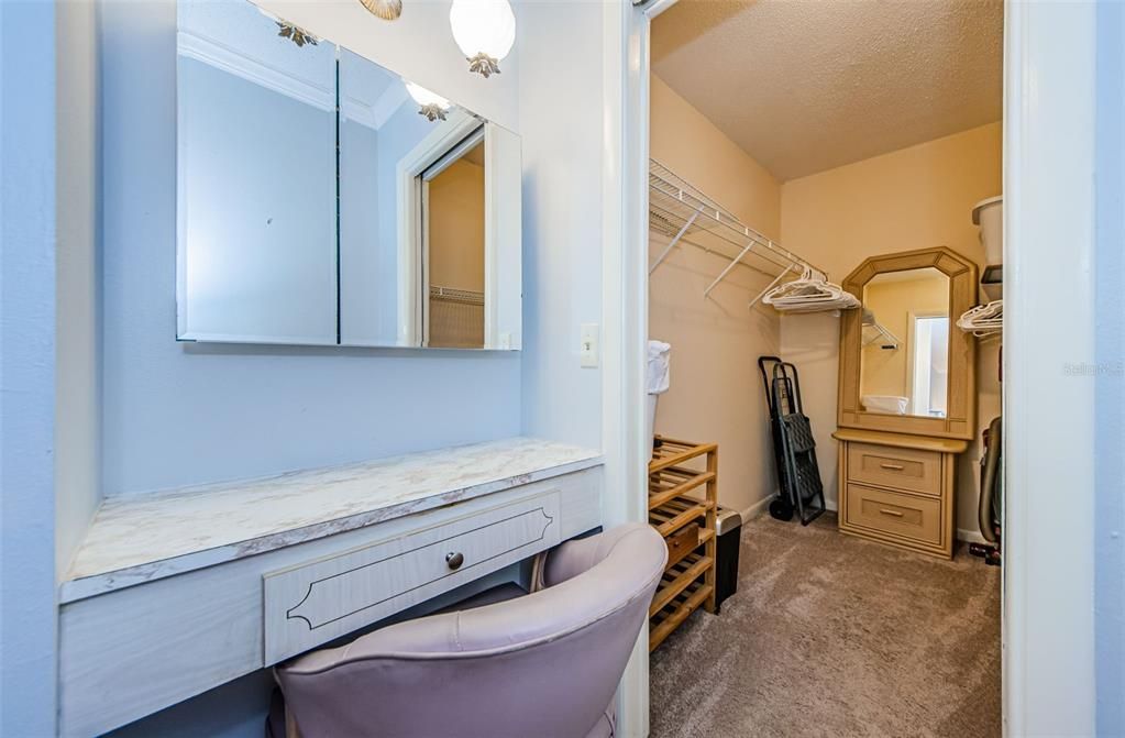 For Sale: $355,000 (1 beds, 1 baths, 957 Square Feet)
