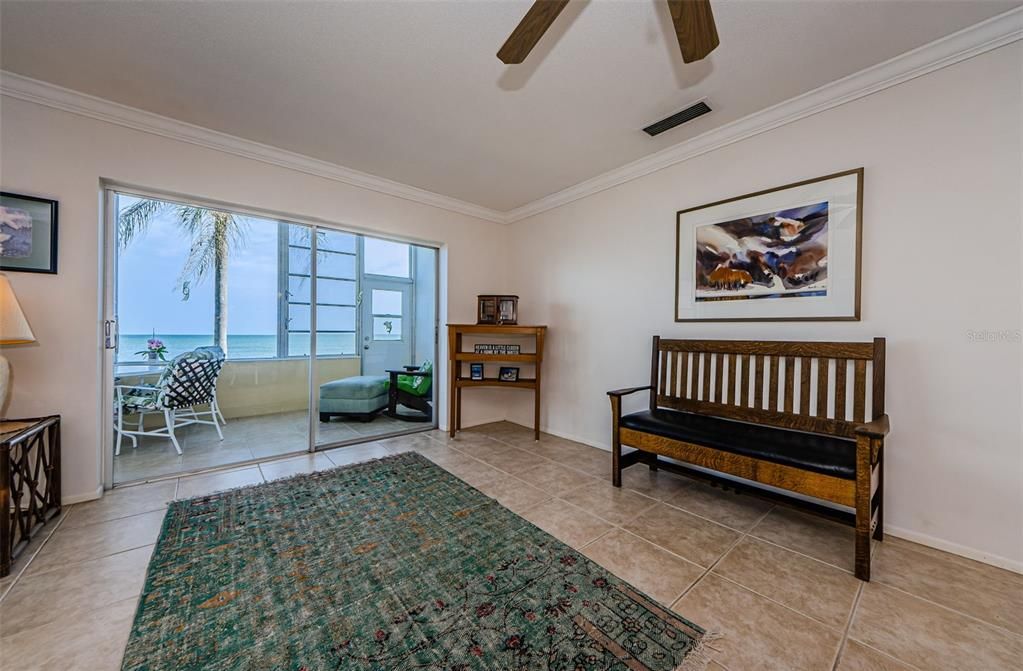 For Sale: $355,000 (1 beds, 1 baths, 957 Square Feet)