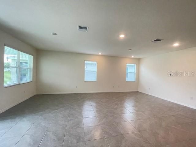 For Rent: $2,300 (3 beds, 2 baths, 1816 Square Feet)