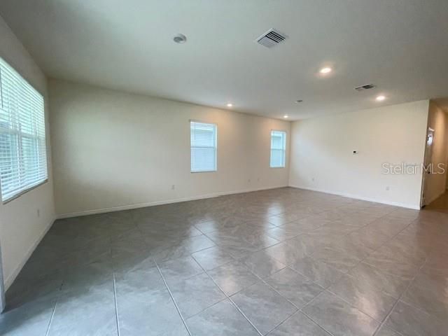 For Rent: $2,300 (3 beds, 2 baths, 1816 Square Feet)