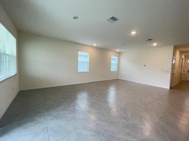 For Rent: $2,300 (3 beds, 2 baths, 1816 Square Feet)