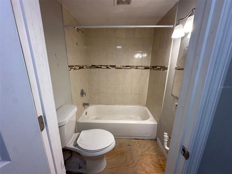 待售: $280,000 (4 贝兹, 3 浴室, 1662 平方英尺)