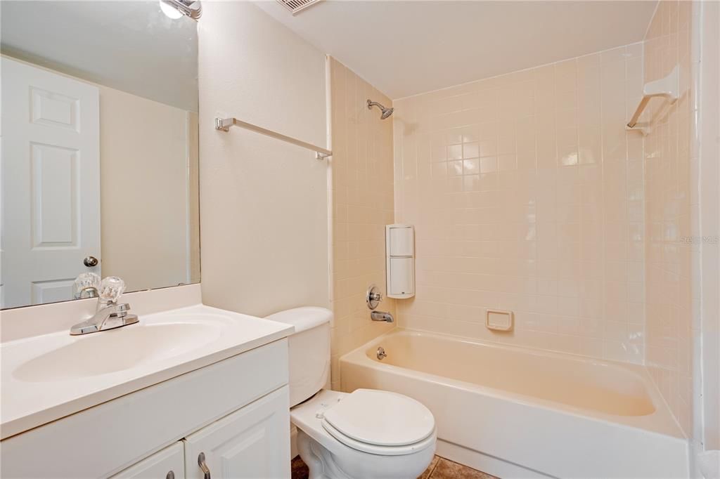 For Sale: $192,000 (2 beds, 2 baths, 960 Square Feet)
