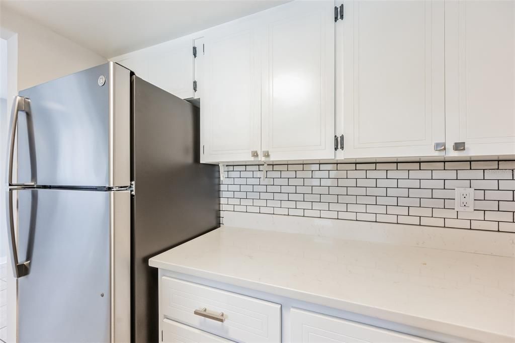 For Sale: $114,987 (1 beds, 1 baths, 732 Square Feet)