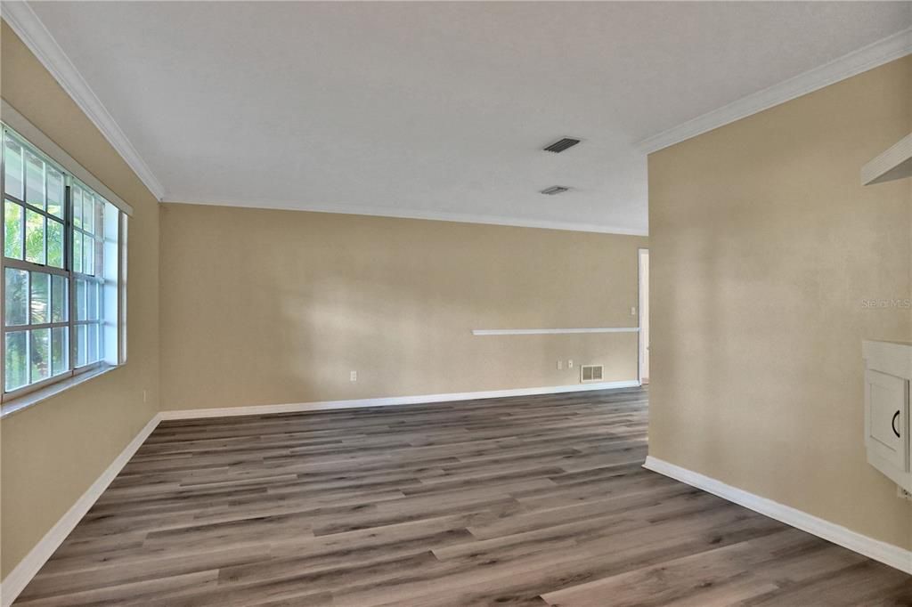 Active With Contract: $345,000 (3 beds, 2 baths, 1640 Square Feet)