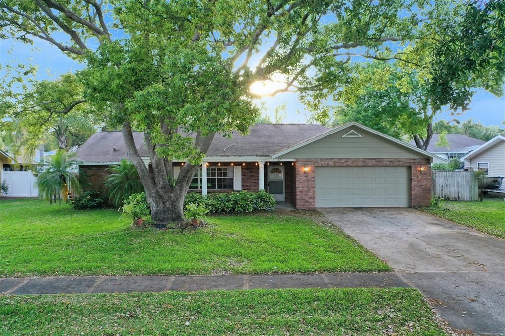 Active With Contract: $345,000 (3 beds, 2 baths, 1640 Square Feet)