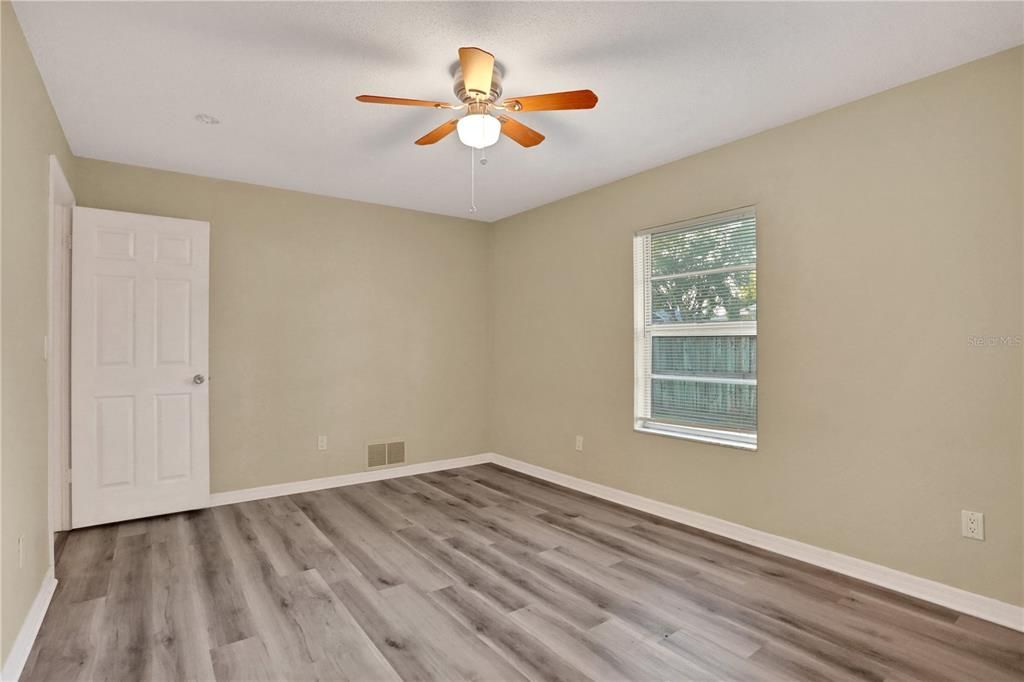 Active With Contract: $345,000 (3 beds, 2 baths, 1640 Square Feet)