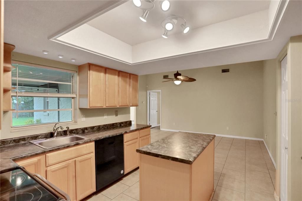 Active With Contract: $345,000 (3 beds, 2 baths, 1640 Square Feet)