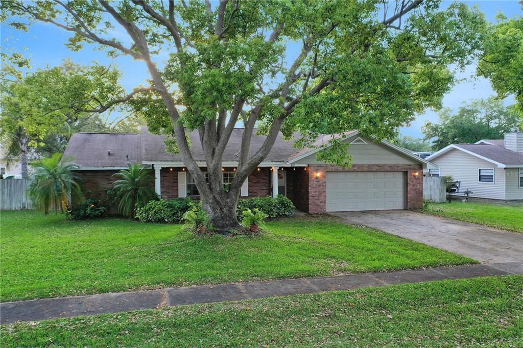 Active With Contract: $345,000 (3 beds, 2 baths, 1640 Square Feet)