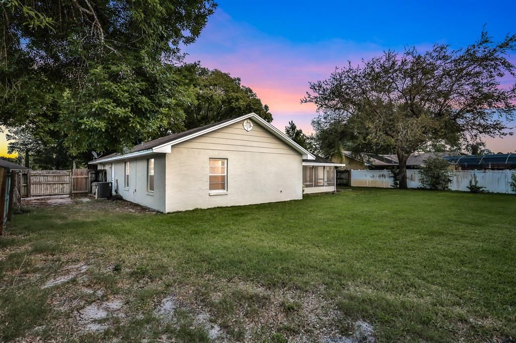 Active With Contract: $345,000 (3 beds, 2 baths, 1640 Square Feet)