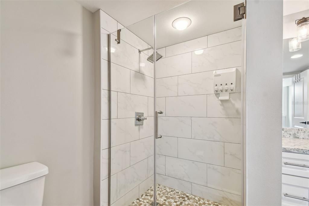 For Sale: $600,000 (2 beds, 2 baths, 971 Square Feet)