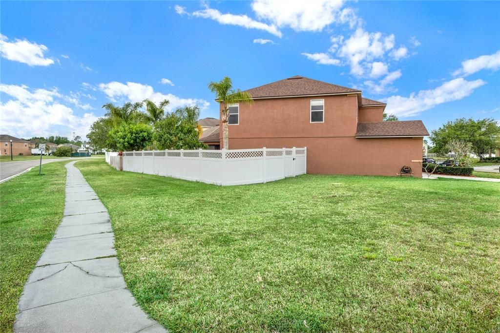 Active With Contract: $399,900 (3 beds, 2 baths, 2560 Square Feet)