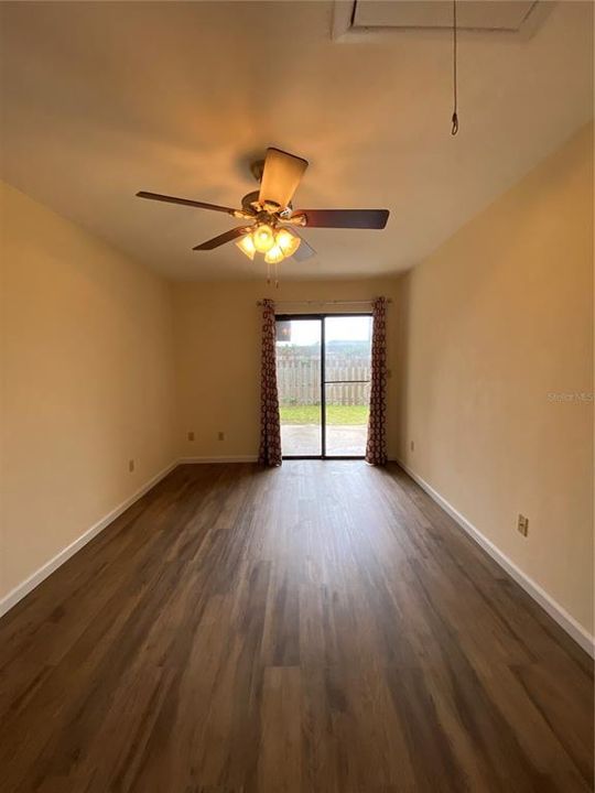 For Rent: $1,100 (2 beds, 1 baths, 810 Square Feet)