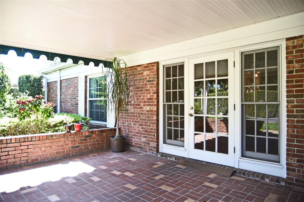 Lanai w/ French Doors