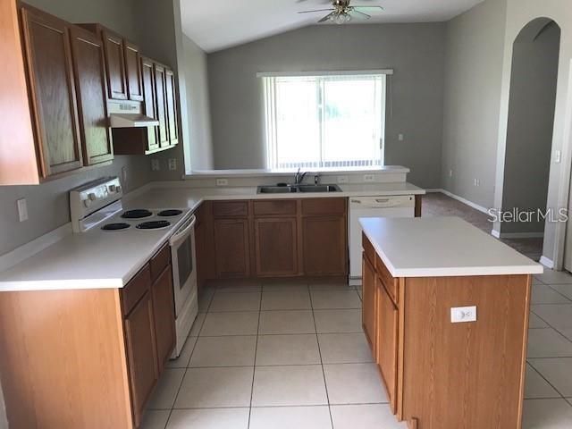 For Rent: $2,995 (4 beds, 2 baths, 2027 Square Feet)