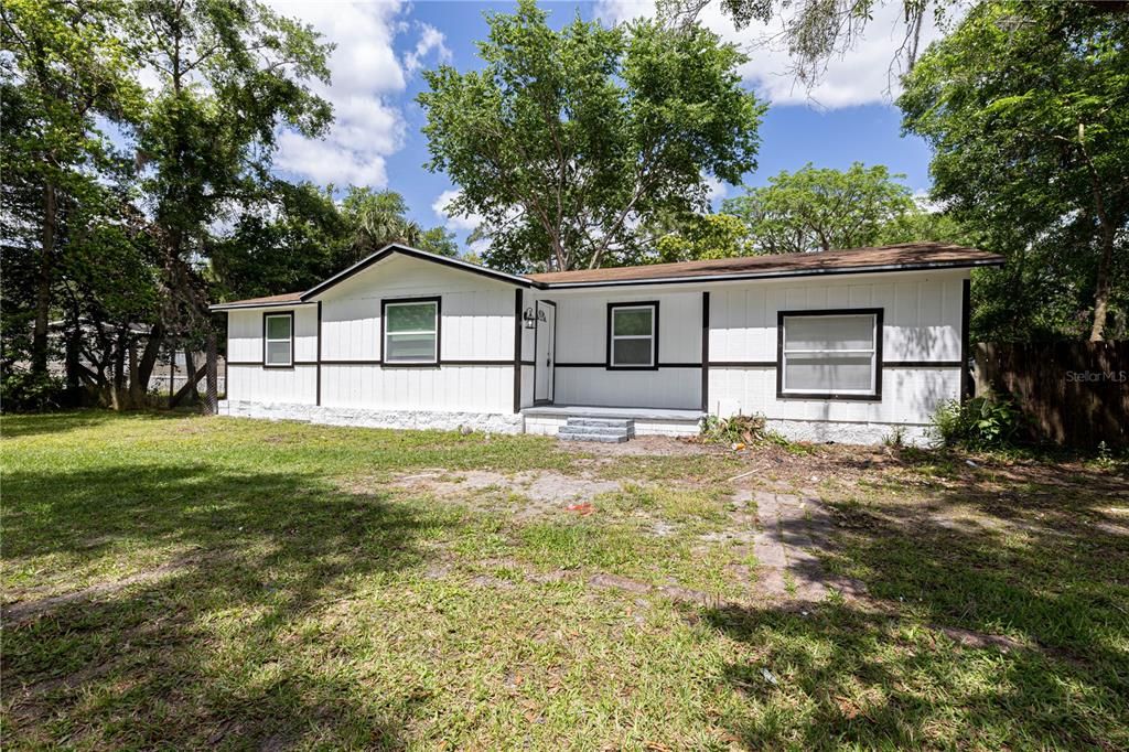 For Sale: $324,900 (4 beds, 2 baths, 1236 Square Feet)