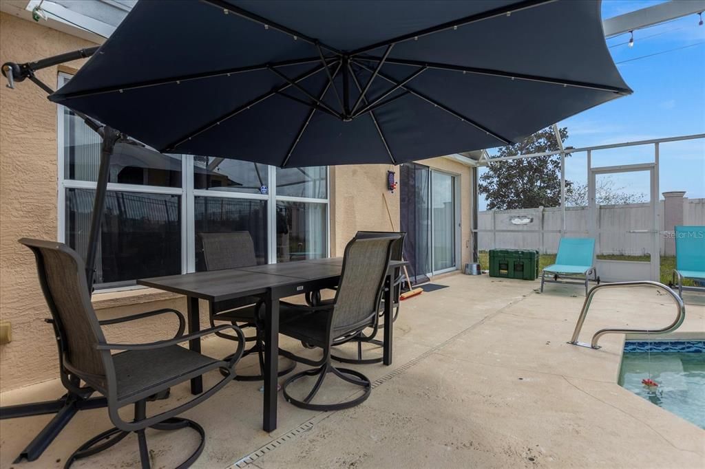 Active With Contract: $355,000 (3 beds, 3 baths, 1883 Square Feet)