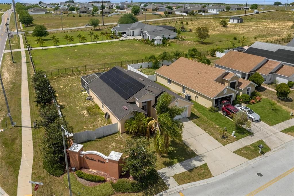 Active With Contract: $355,000 (3 beds, 3 baths, 1883 Square Feet)