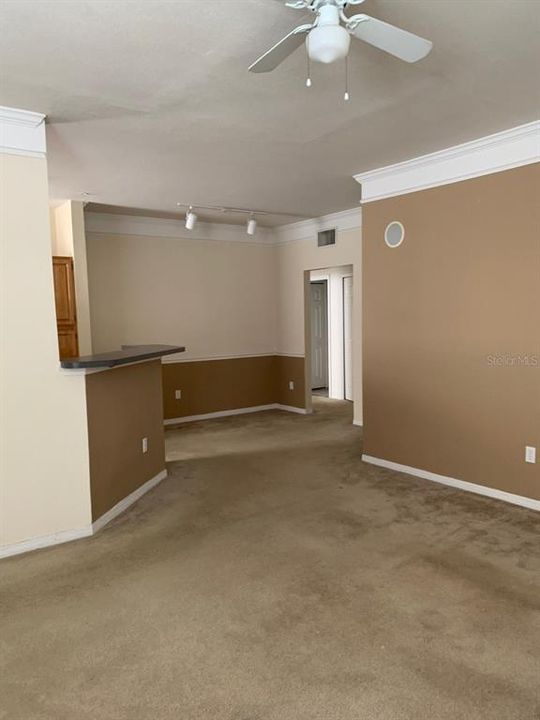 For Sale: $175,000 (1 beds, 1 baths, 885 Square Feet)