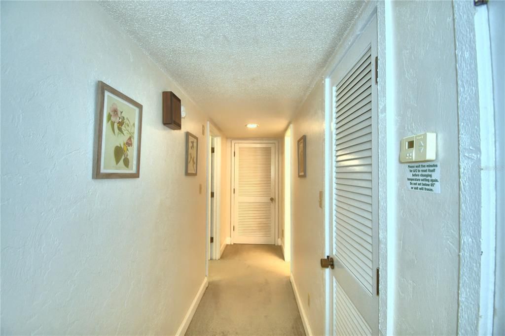 For Sale: $125,000 (1 beds, 1 baths, 974 Square Feet)