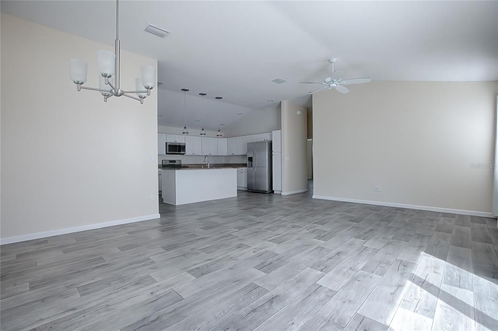 For Sale: $305,000 (2 beds, 2 baths, 1227 Square Feet)