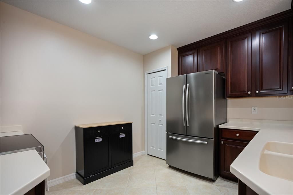 Kitchen with all stainless steel appliances included!