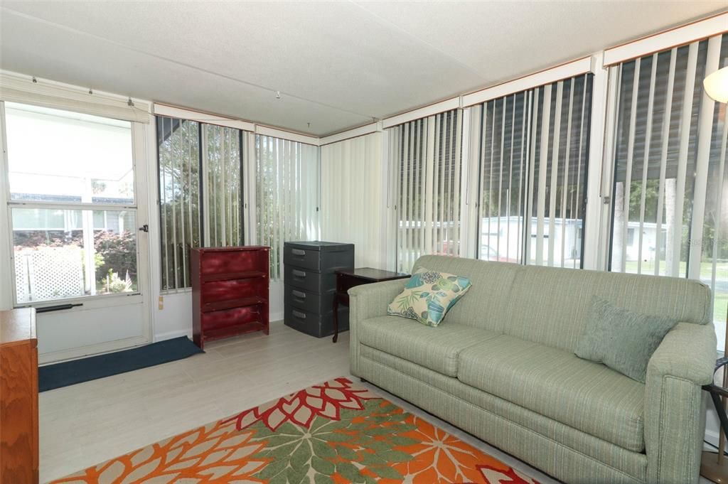 Active With Contract: $154,900 (2 beds, 2 baths, 1312 Square Feet)