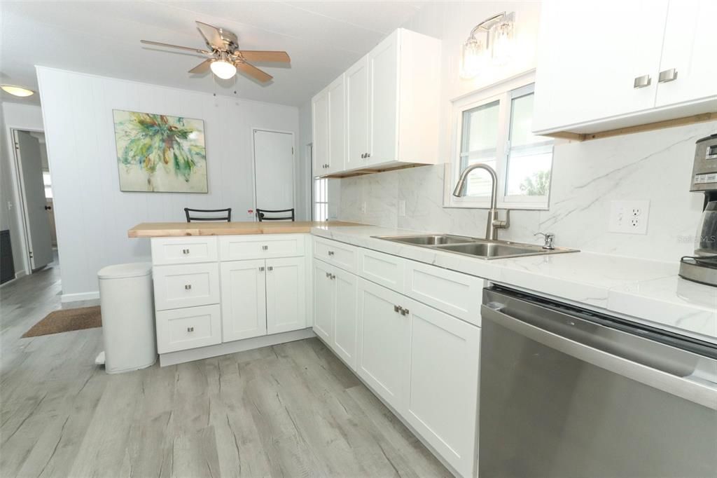 For Sale: $154,900 (2 beds, 2 baths, 1312 Square Feet)