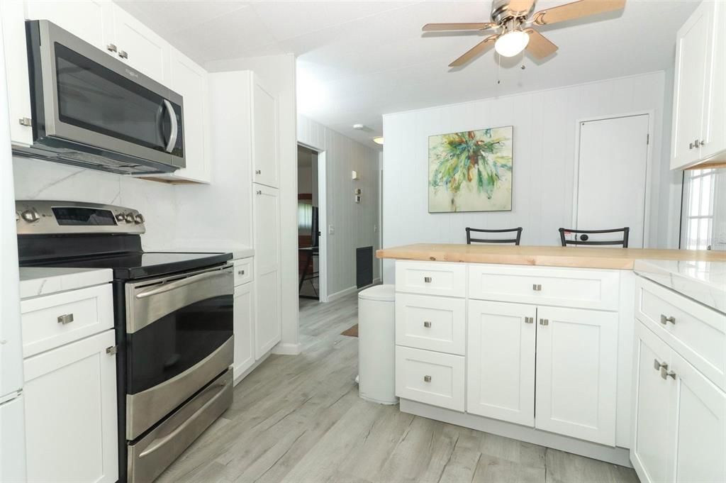 For Sale: $154,900 (2 beds, 2 baths, 1312 Square Feet)
