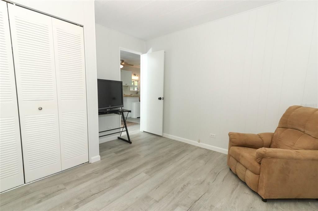 Active With Contract: $154,900 (2 beds, 2 baths, 1312 Square Feet)