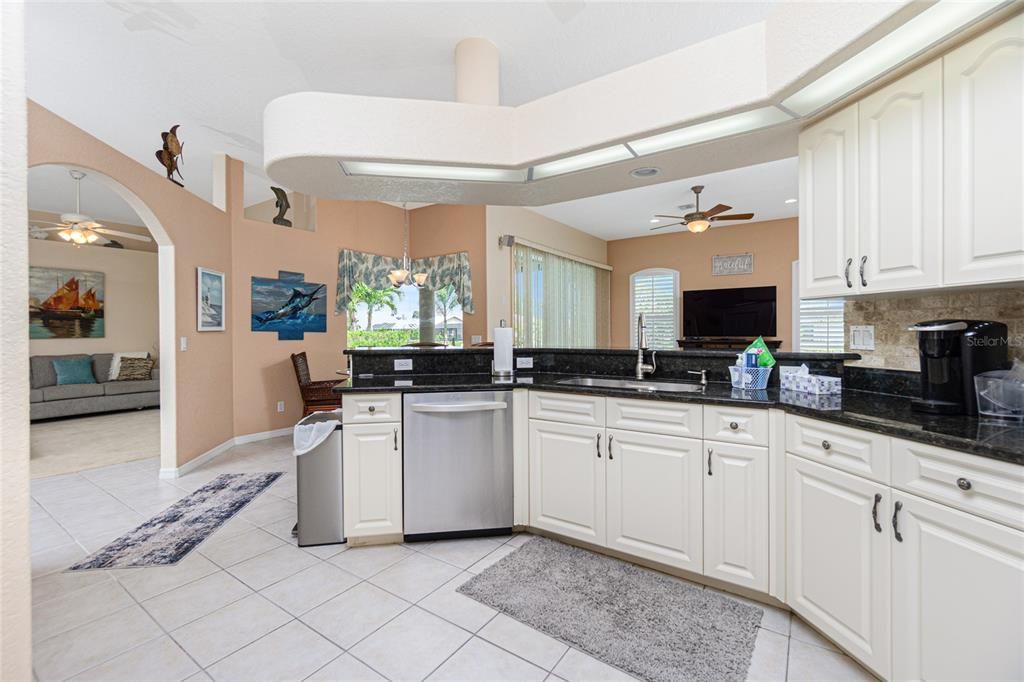 For Sale: $499,900 (3 beds, 2 baths, 2088 Square Feet)