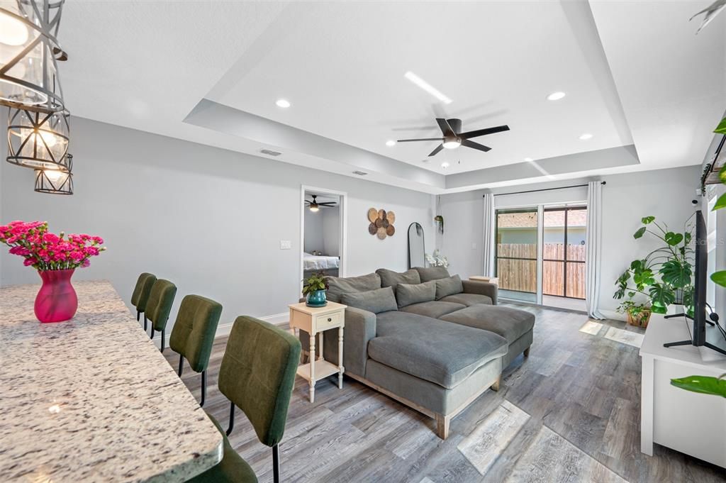 Active With Contract: $422,900 (3 beds, 2 baths, 1619 Square Feet)