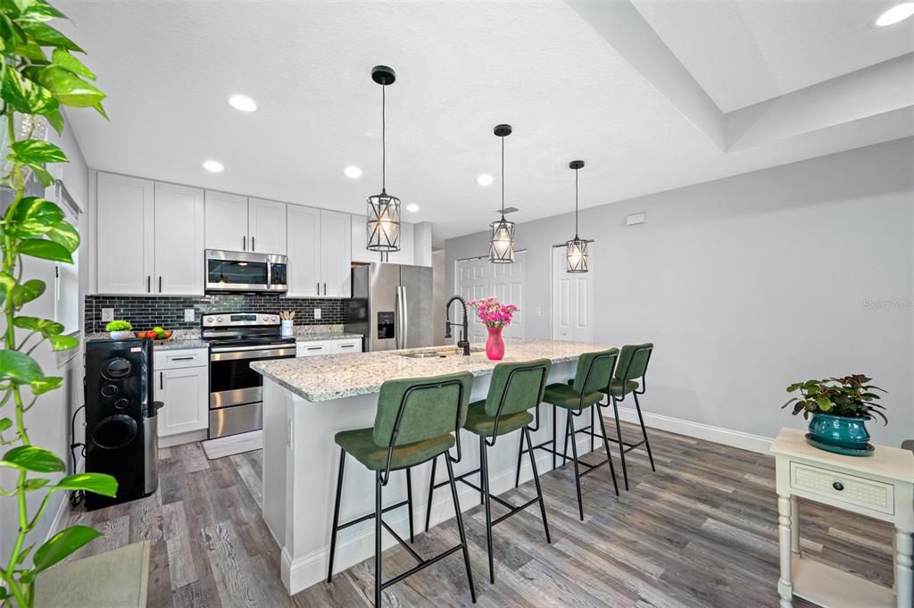 Active With Contract: $422,900 (3 beds, 2 baths, 1619 Square Feet)