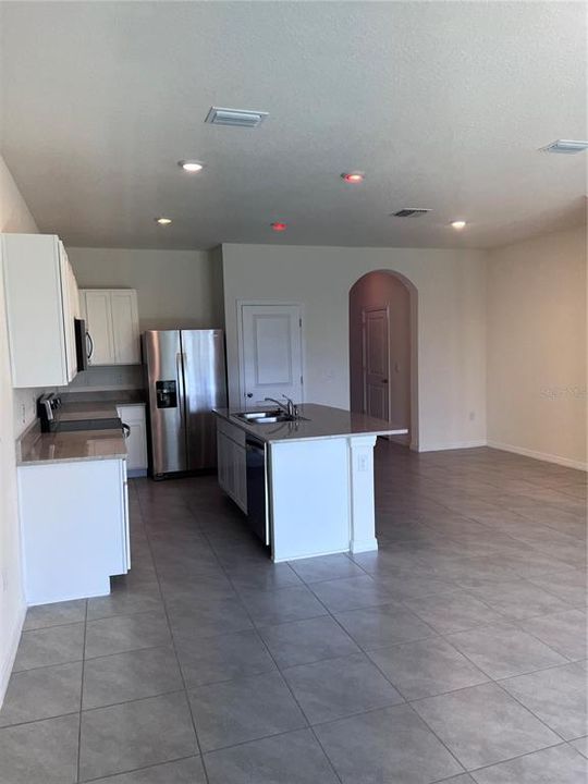 Recently Rented: $1,950 (3 beds, 2 baths, 1672 Square Feet)