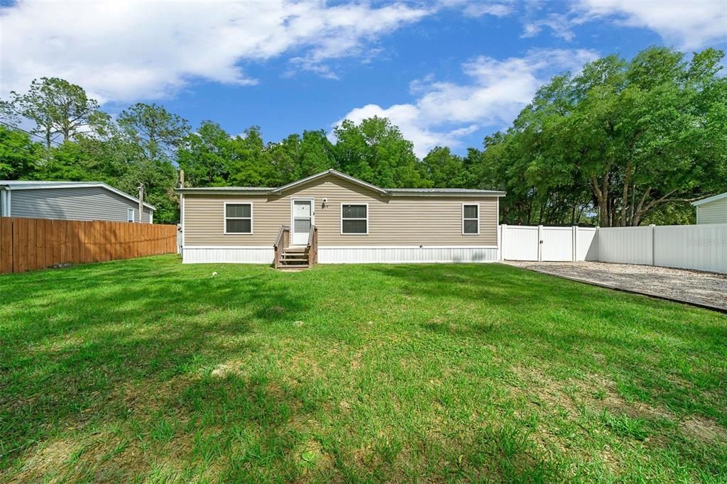 Active With Contract: $189,900 (3 beds, 2 baths, 1170 Square Feet)