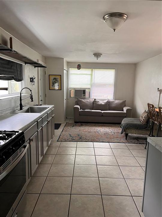 For Rent: $900 (1 beds, 1 baths, 640 Square Feet)