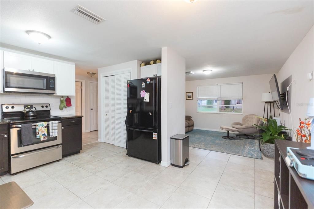 For Sale: $295,000 (3 beds, 2 baths, 1244 Square Feet)