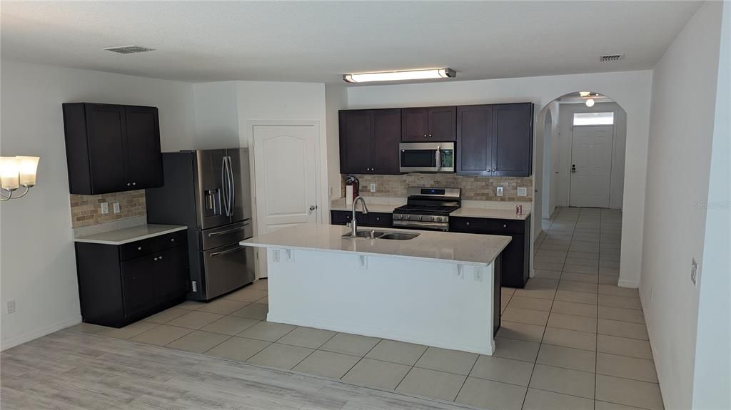 For Sale: $369,900 (4 beds, 2 baths, 1826 Square Feet)