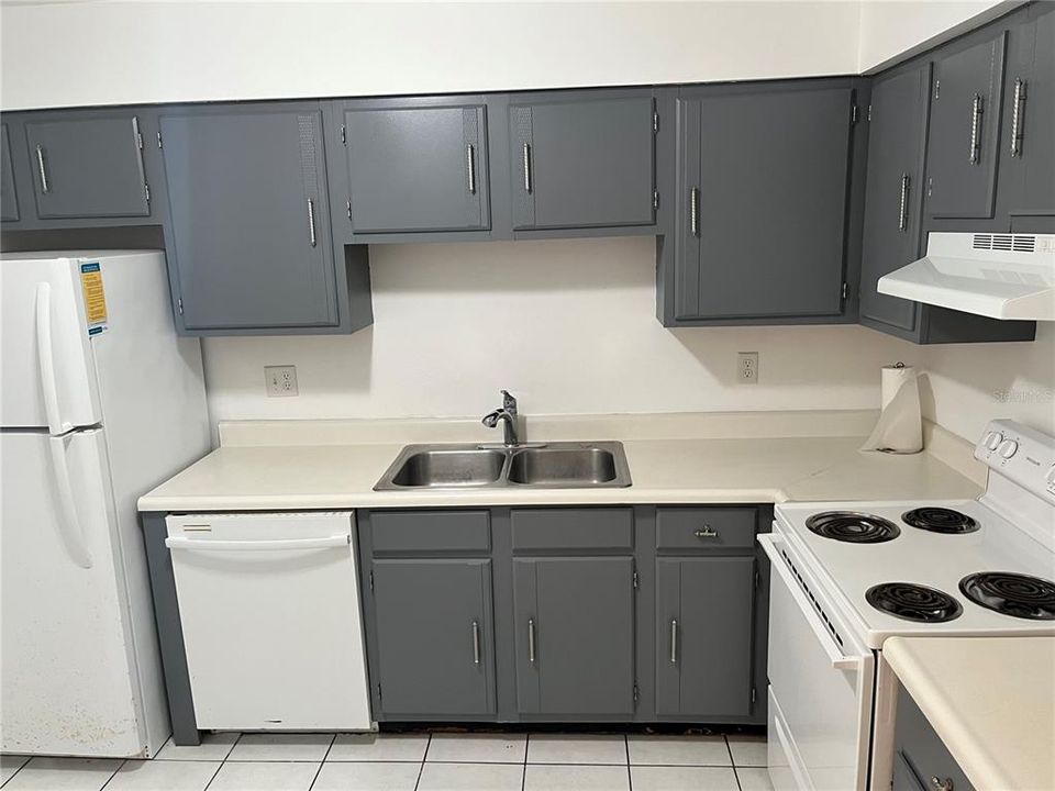 For Sale: $99,990 (2 beds, 2 baths, 1085 Square Feet)