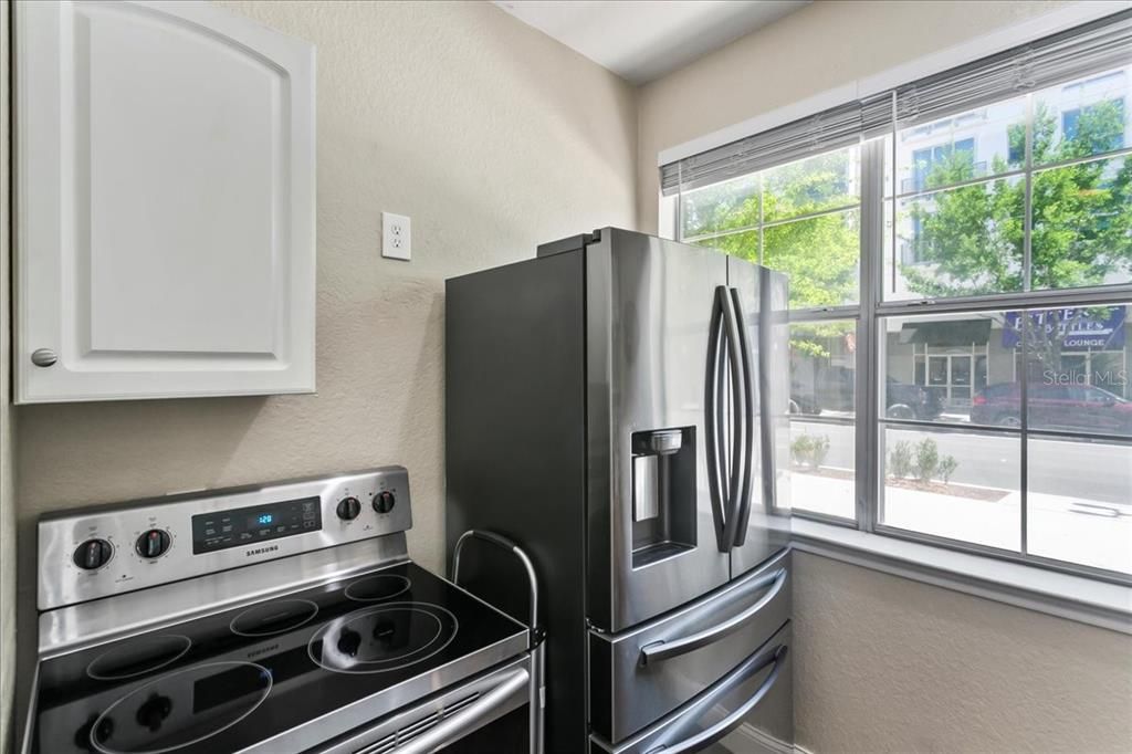 Active With Contract: $289,000 (2 beds, 2 baths, 953 Square Feet)