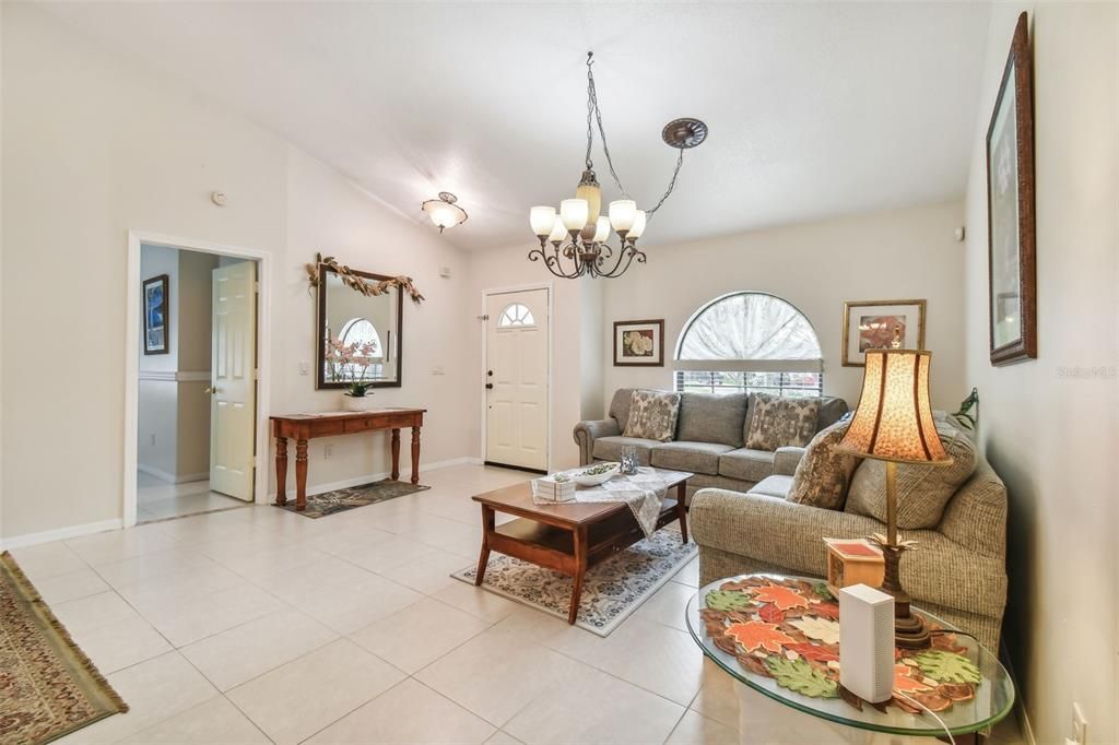 For Sale: $460,000 (4 beds, 2 baths, 1853 Square Feet)