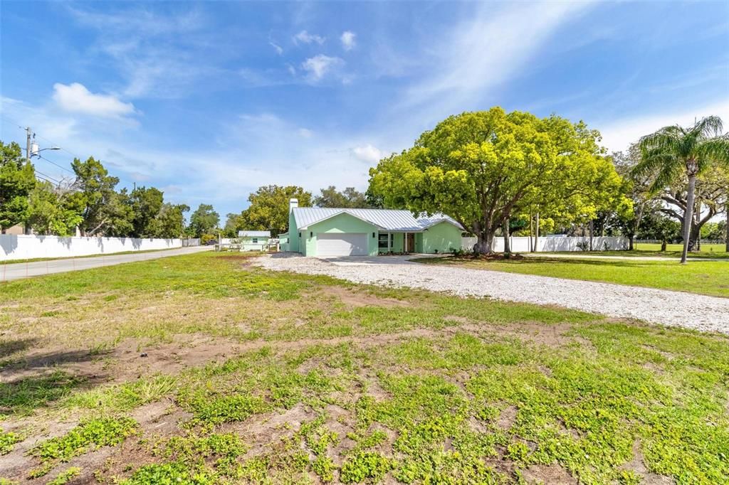 For Sale: $1,499,000 (3 beds, 2 baths, 1945 Square Feet)