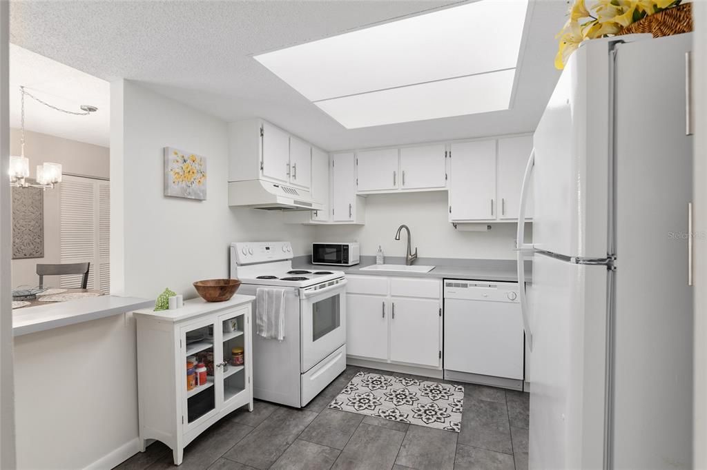 Recently Sold: $144,900 (2 beds, 2 baths, 1072 Square Feet)