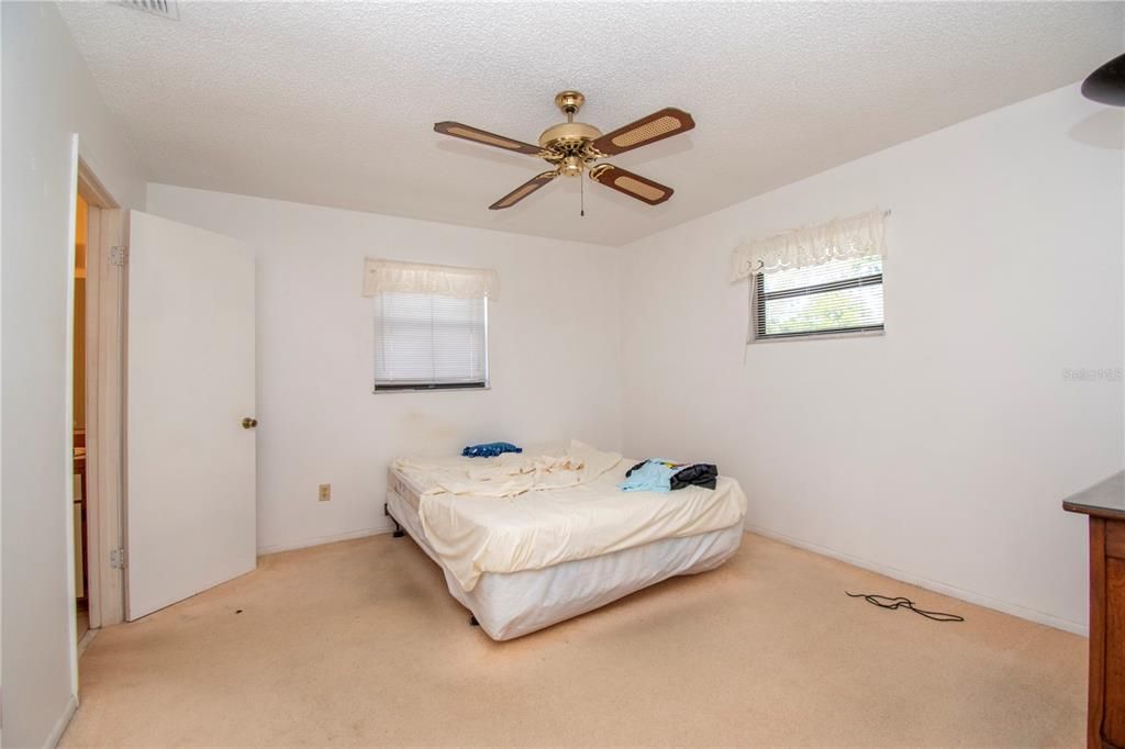 Active With Contract: $349,900 (3 beds, 2 baths, 1124 Square Feet)
