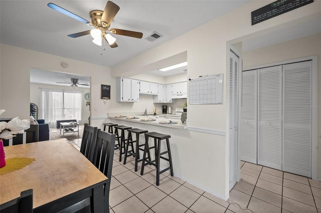 Active With Contract: $265,000 (2 beds, 2 baths, 1156 Square Feet)