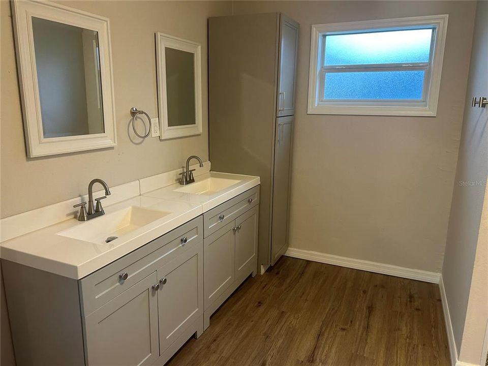 For Rent: $1,700 (3 beds, 2 baths, 1056 Square Feet)