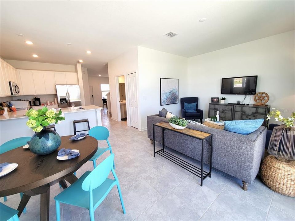 Active With Contract: $2,300 (3 beds, 2 baths, 1834 Square Feet)