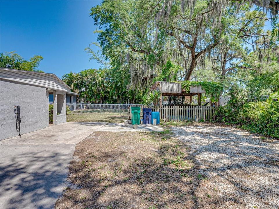 Active With Contract: $315,000 (3 beds, 2 baths, 1606 Square Feet)